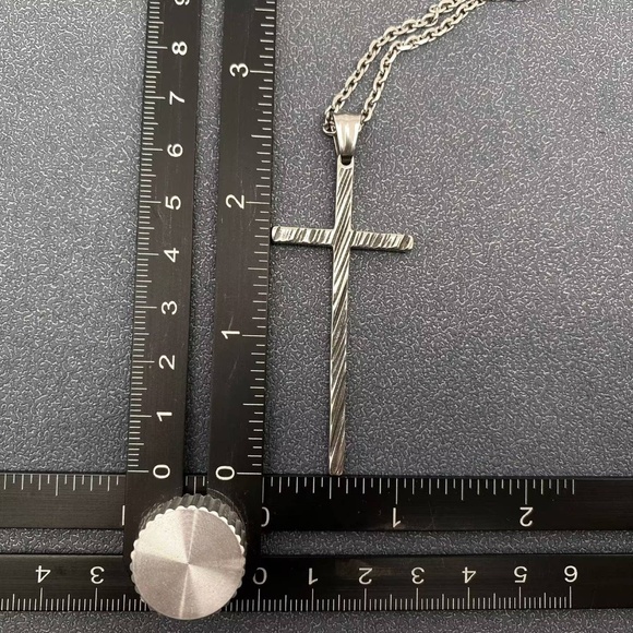 Vintage Men's Stainless Steel Cross Charm Necklace - Picture 6 of 6